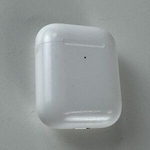 Apple AirPods 2nd Gen Wireless Earbuds With Charging Case White Bluetooth